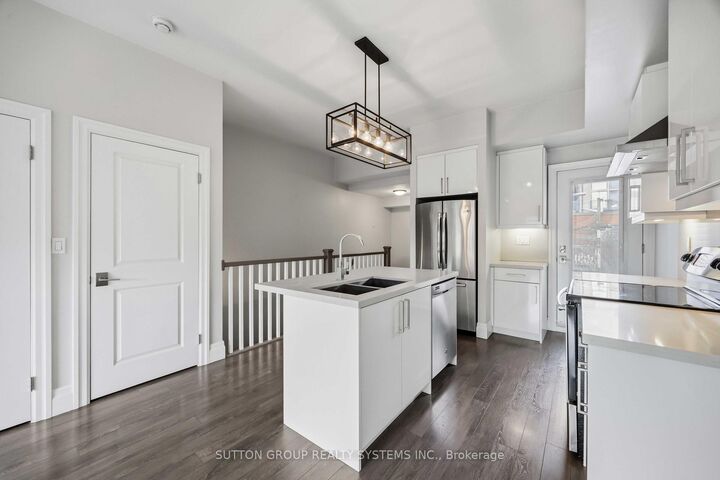 Property Photo:  726 Richmond Street W 2  ON M6J 1C5 