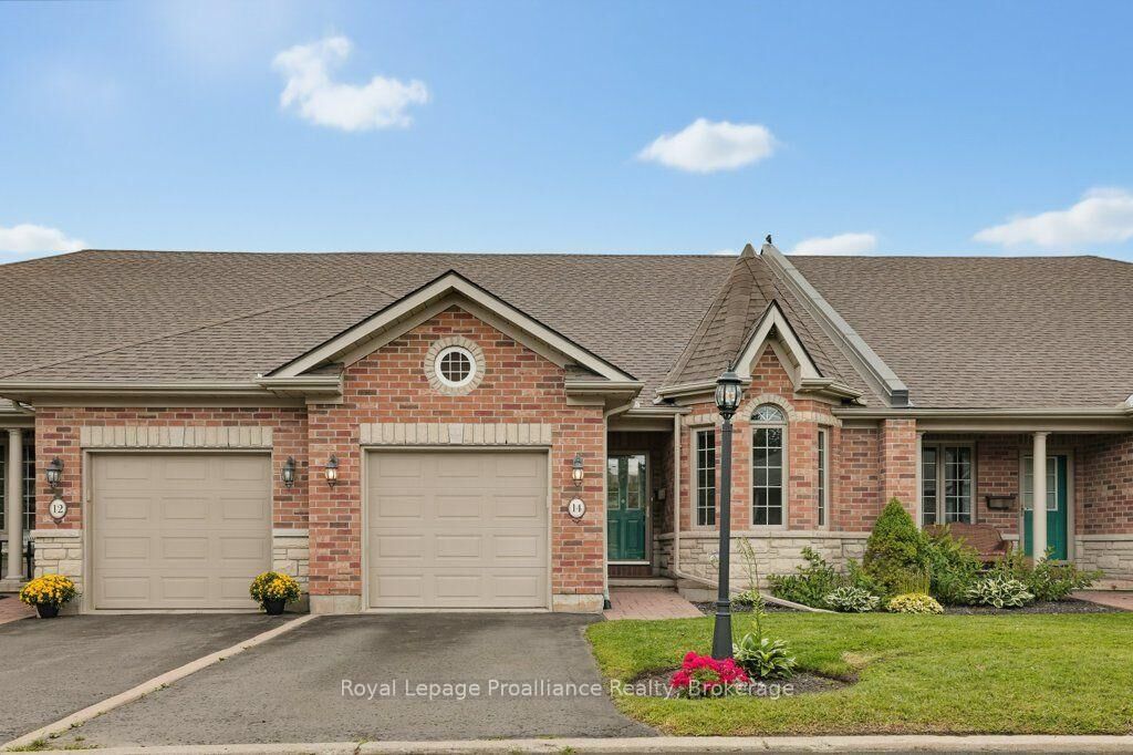 Property Photo:  25 Heartwood Drive 14  ON K8P 5M2 