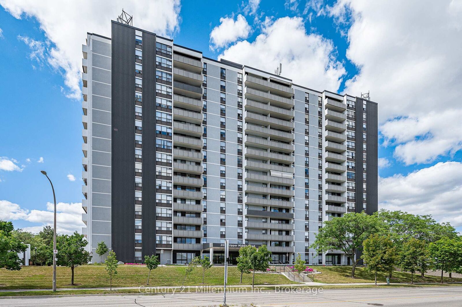 Property Photo:  2055 Upper Middle Road 1605  ON L7P 3P4 