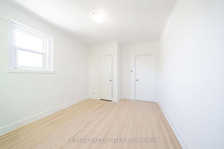 Property Photo:  1 Mallory Gardens 4  ON M4V 2A6 