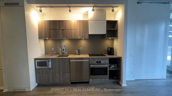 Property Photo:  125 Peter Street 1110  ON M5V 0M2 