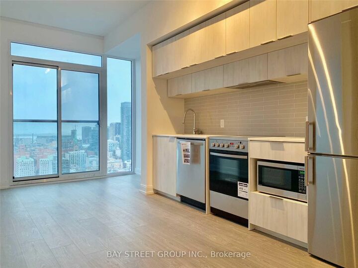 Property Photo:  181 Dundas Street E 1907  ON M5A 0N5 