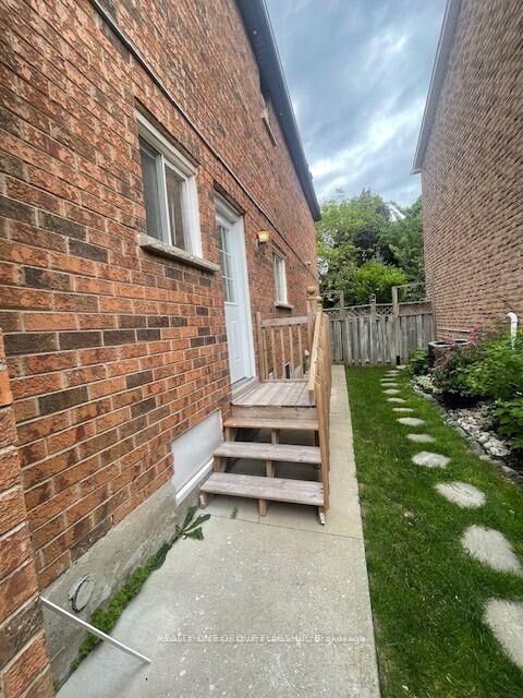 Property Photo: 3665 Colonial Upper Drive ON L5L 4P2