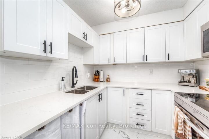 Property Photo:  225 Harvard Place 402  ON N2J 4H4 