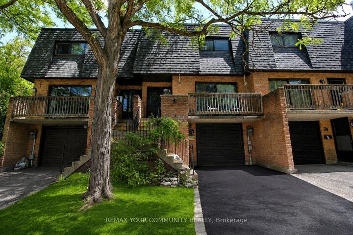 Property Photo: 72 Ashglen Way 16 ON L3R 3A7