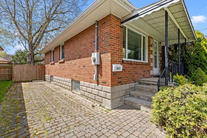 Property Photo:  581 Hale Street  ON N5W 1H7 