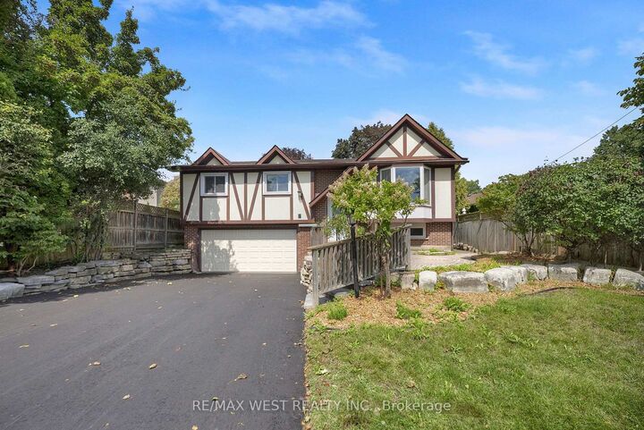 Property Photo: 4 Flemington Court ON L1N 5X2