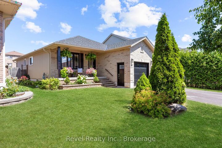 Property Photo:  39 Springdale Drive  ON K9V 0J4 