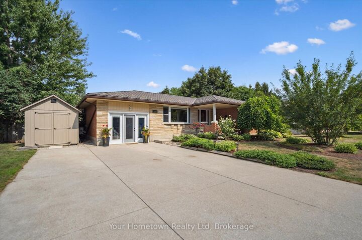Property Photo:  220 Colborne Street  ON N0B 1S0 