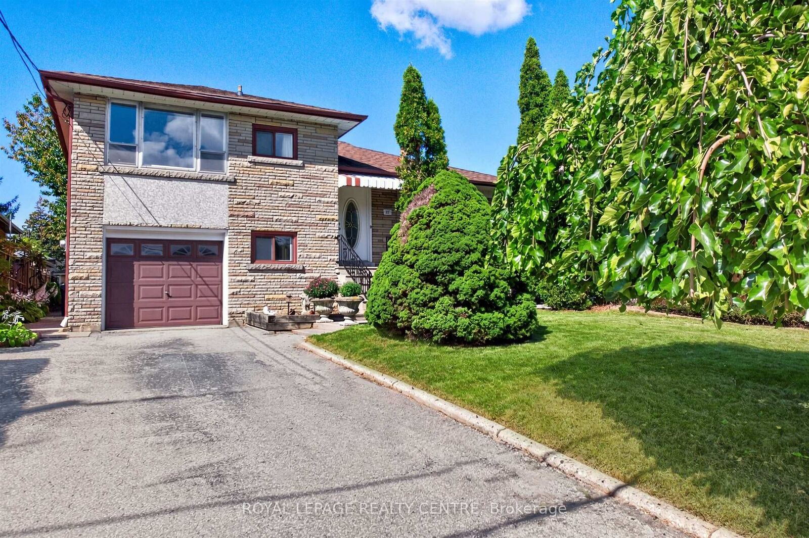 Property Photo:  22 Euphrasia Drive  ON M6B 3V9 