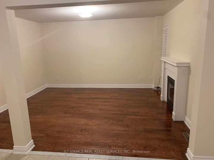 Property Photo:  4783 Apple Blossom Circle Upper  ON L5V 3C7 