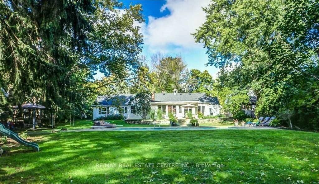 Property Photo: 582 Cedar Avenue ON L7T 2R2