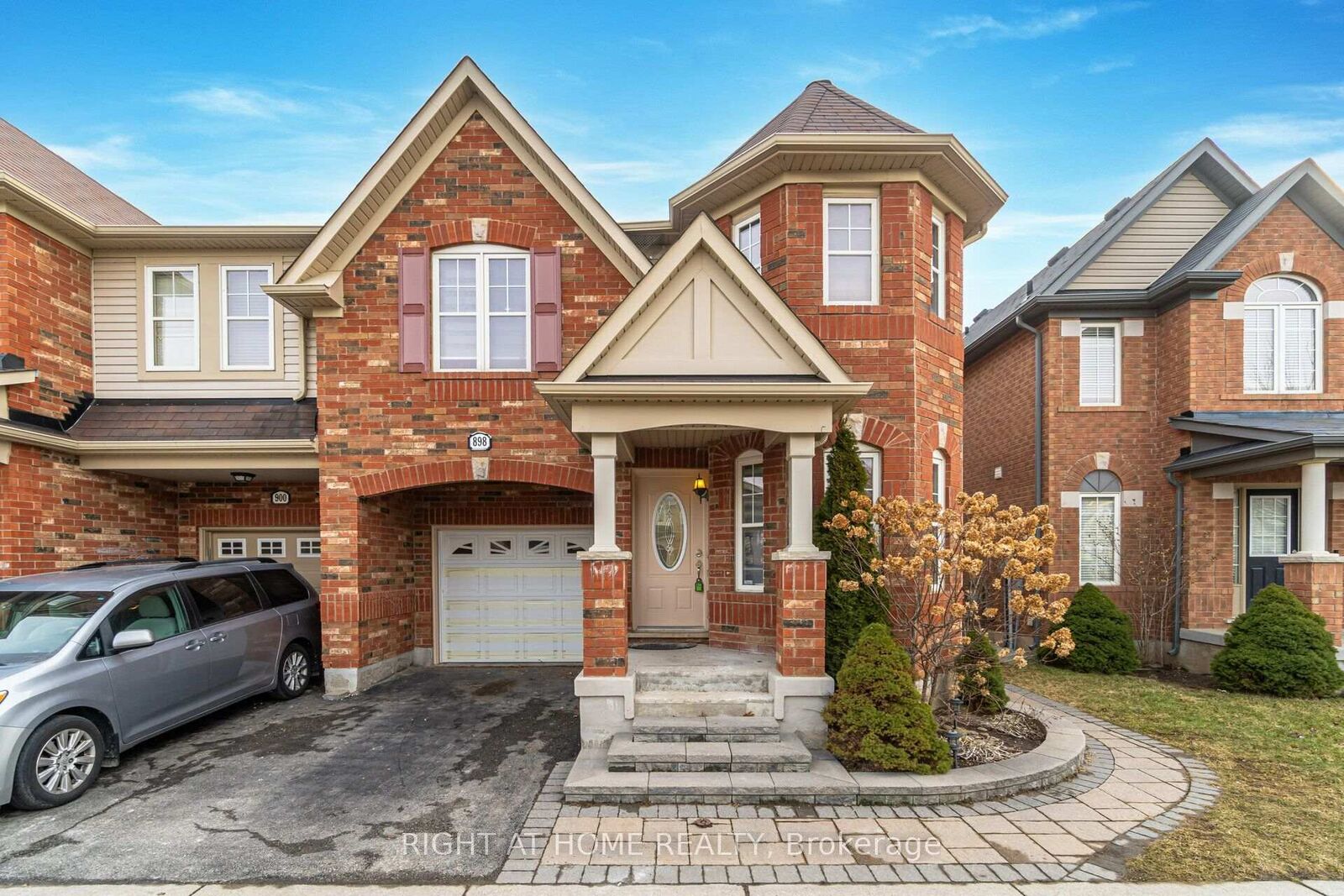 Property Photo:  898 Philbrook Drive  ON L9T 5A5 