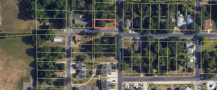 Property Photo: 1701 Peach St TX 75501