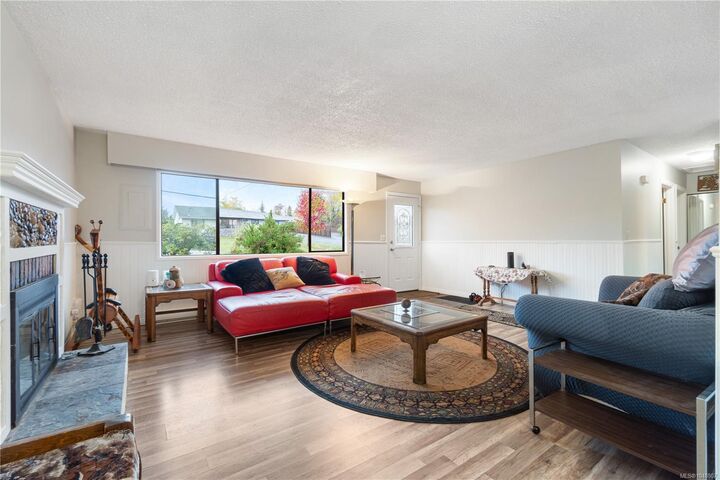 Property Photo:  134 Finholm St S  BC V9P 1H8 