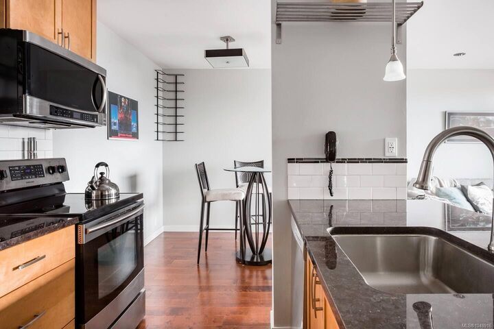 Property Photo:  1630 Quadra St #1101  BC V8W 3J5 