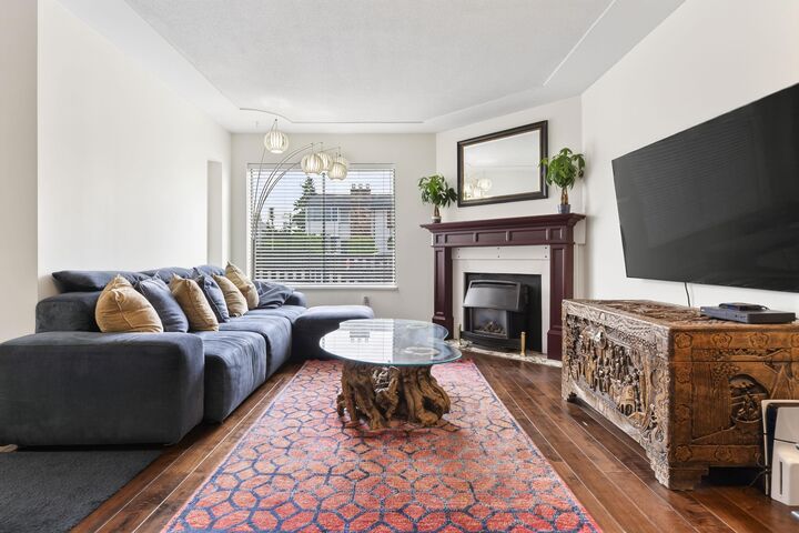 Property Photo: 1424 Martin Street 102 BC V4B 3W7