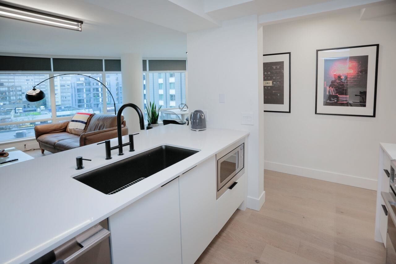 Property Photo:  1288 Alberni Street 703  BC V6E 4N5 