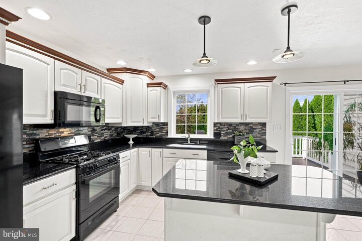 Property Photo: 501 Bald Eagle Court PA 17601