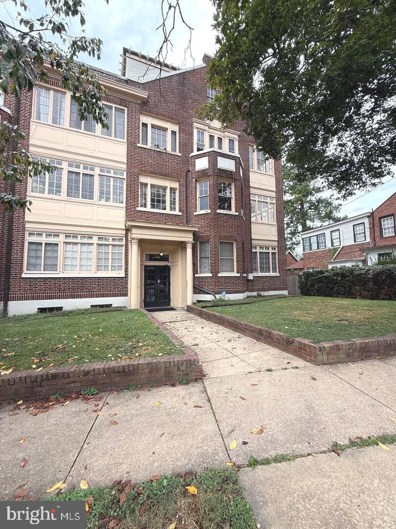 Property Photo:  702 Prince Edward Street 2  VA 22401 