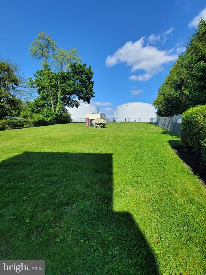 Property Photo: 927 Mount Pleasant Avenue PA 19087