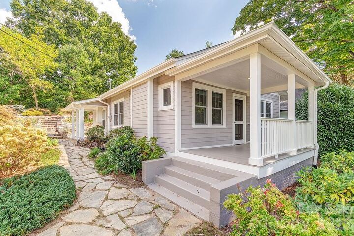 Property Photo: 11 Temple Avenue NC 28804