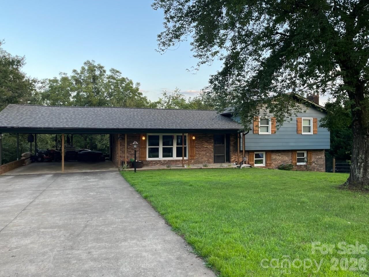 Property Photo: 2935 Palmer Place NC 28638