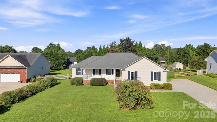 Property Photo:  3707 Fieldhaven Court  NC 28650 
