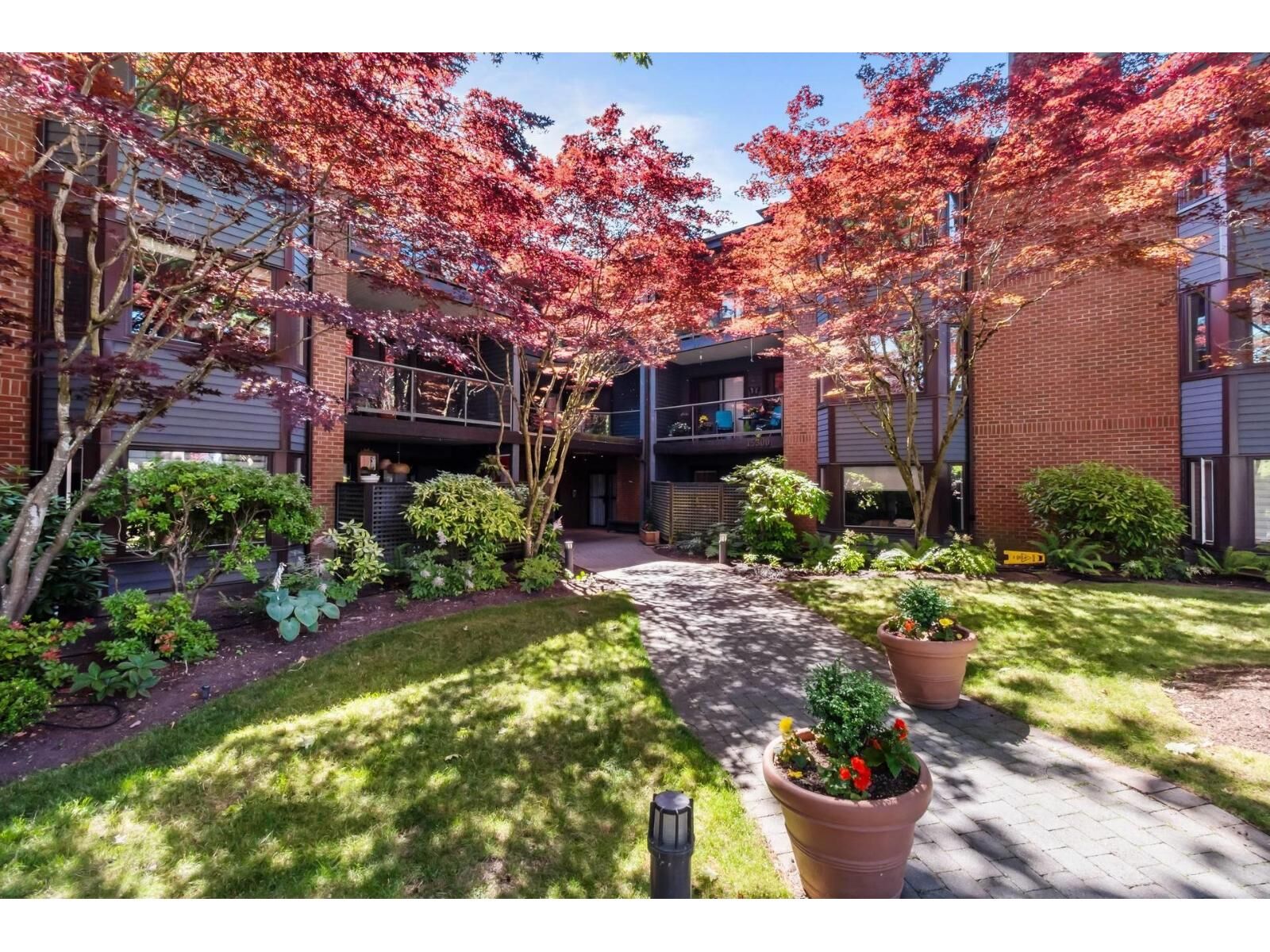 Property Photo:  15300 17 Avenue 313  BC V4A 8Y6 
