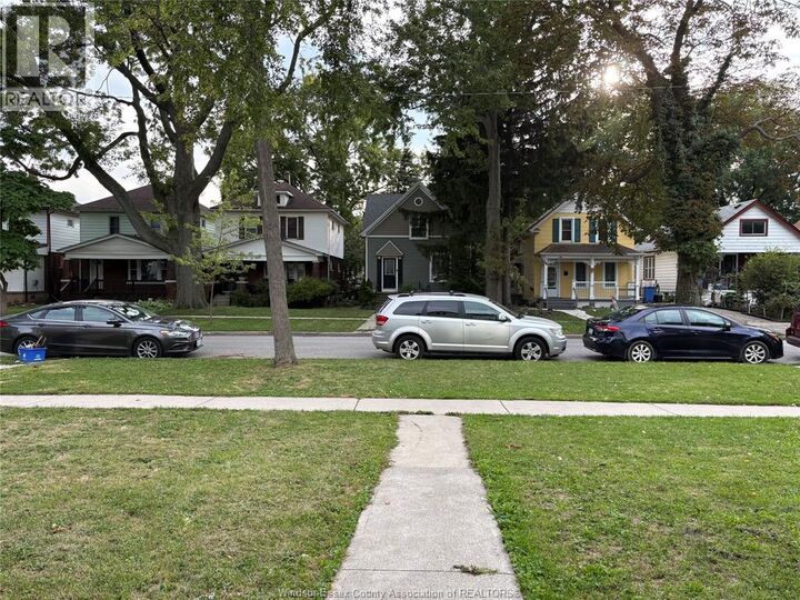 Property Photo:  216 Cameron Avenue  ON N9B 1Y6 