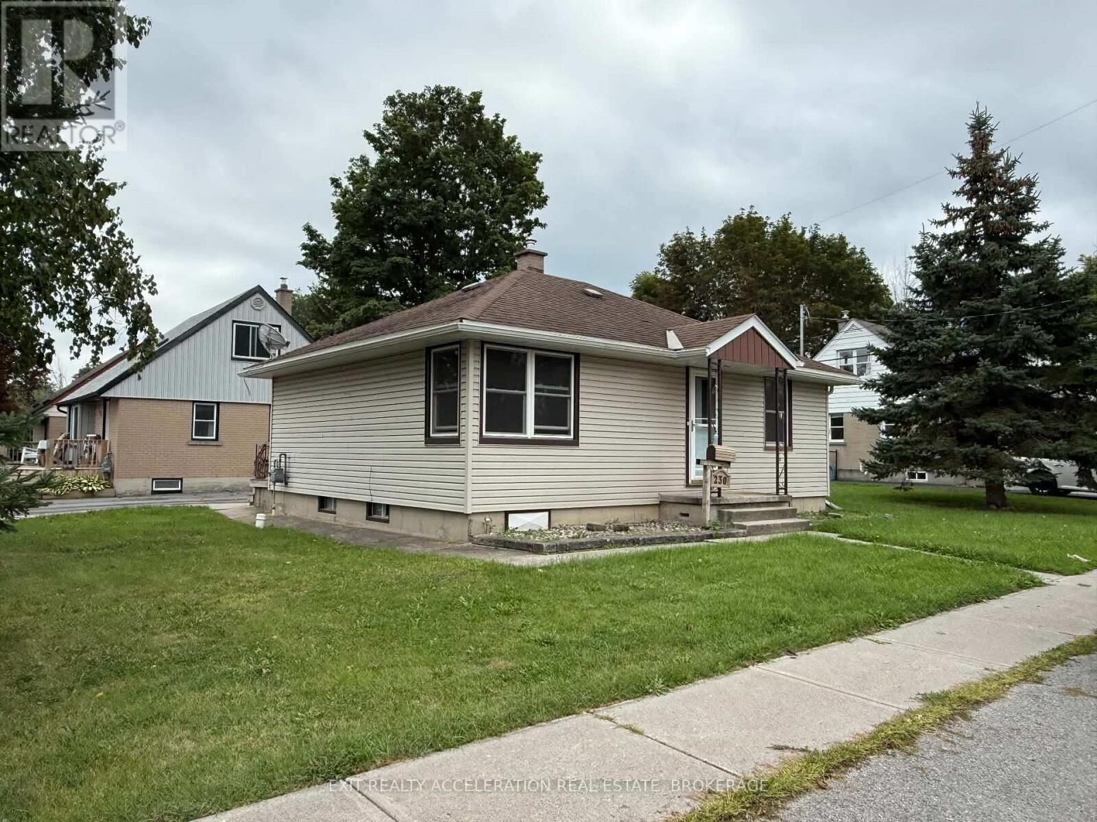 Property Photo:  230 Marilyn Avenue  ON K7R 2L4 