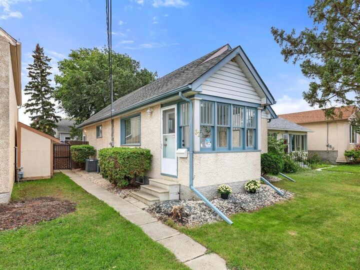 Property Photo: 32 Hindley Avenue MB R2M 1P4