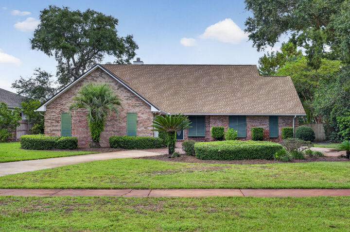 Property Photo: 136 Indian Bayou Drive FL 32541