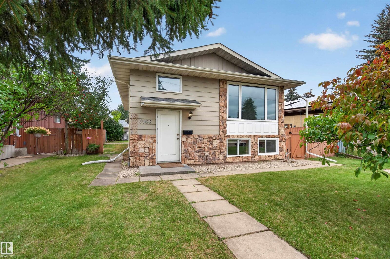 Property Photo:  3968 55 Street NW  AB T6L 1C2 