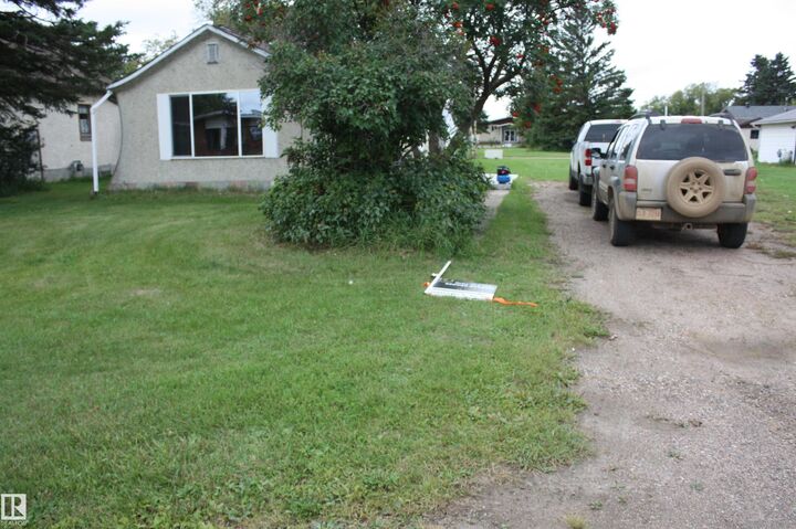 Property Photo:  5124 49 Street  AB T0A 3P0 