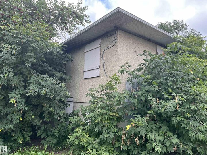 Property Photo:  10209 92 Street NW  AB T5H 1T2 