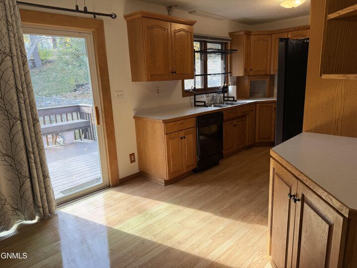 Property Photo: 509 Lohstreter Road NW ND 58554