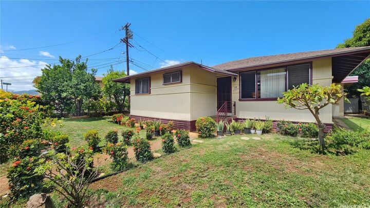 Property Photo:  94-1010 Nalii Street  HI 96797 