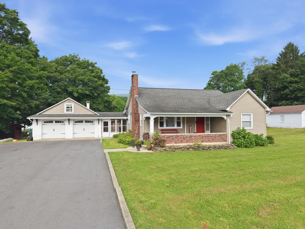 Property Photo:  78 Bangor Junction Road  PA 18013 