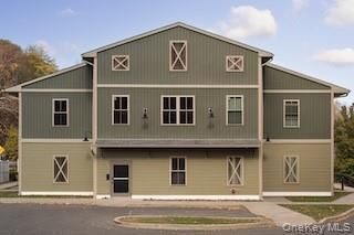 Property Photo:  128 Vineyard Avenue 202  NY 12528 