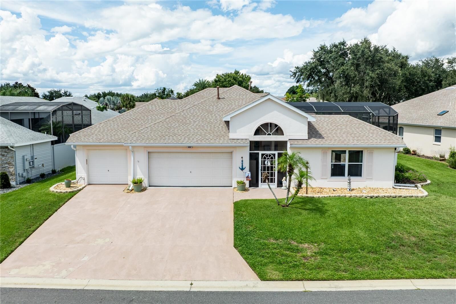 Property Photo: 3347 Saratoga Drive FL 32778