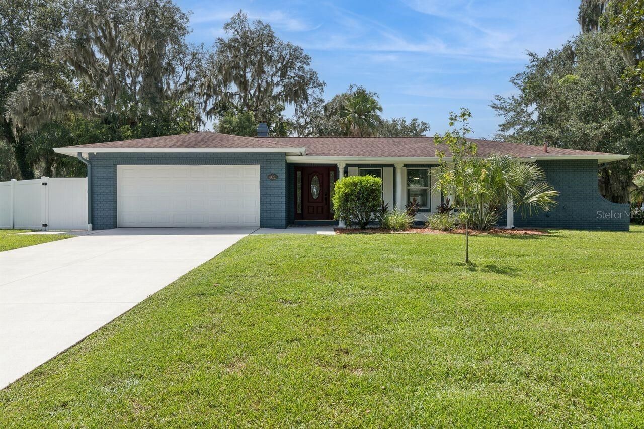 Property Photo:  402 Valencia Circle  FL 32765 
