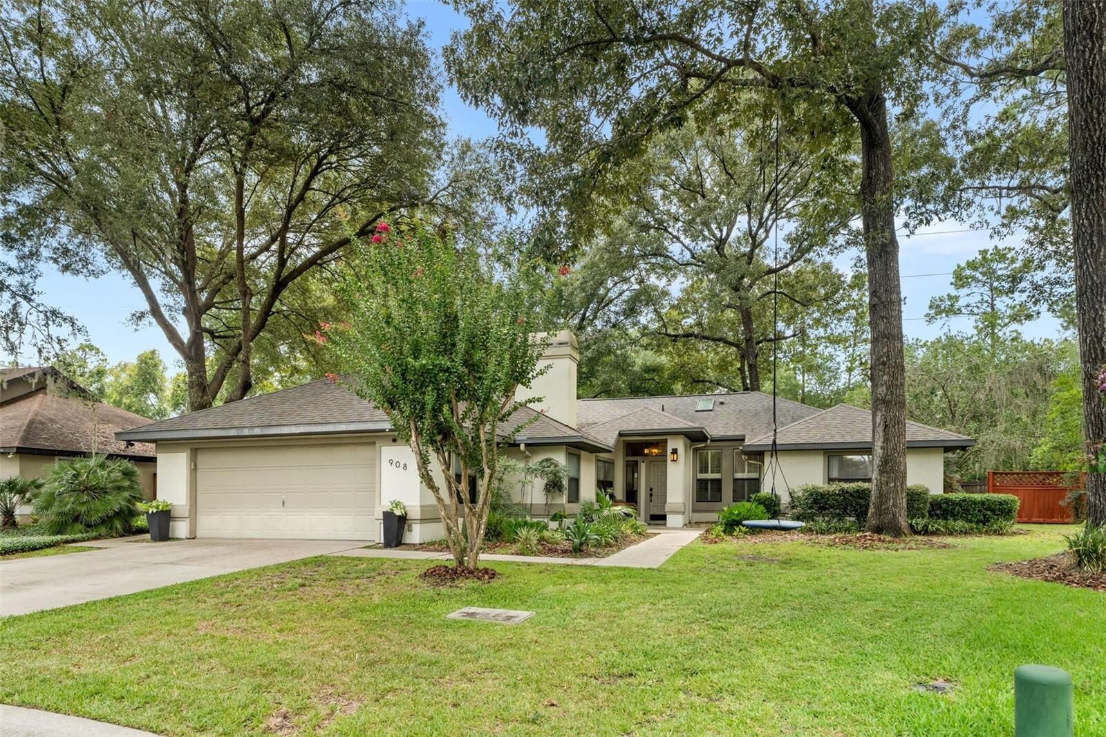 Property Photo:  908 SW 82nd Terrace  FL 32607 