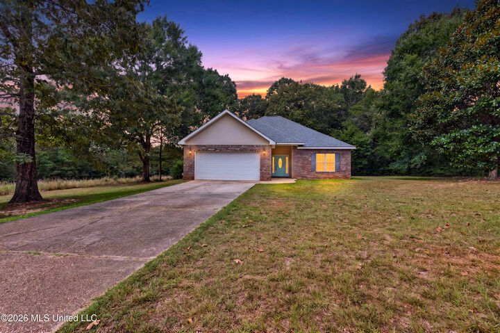 Property Photo:  1914 Woodland Drive  MS 39577 