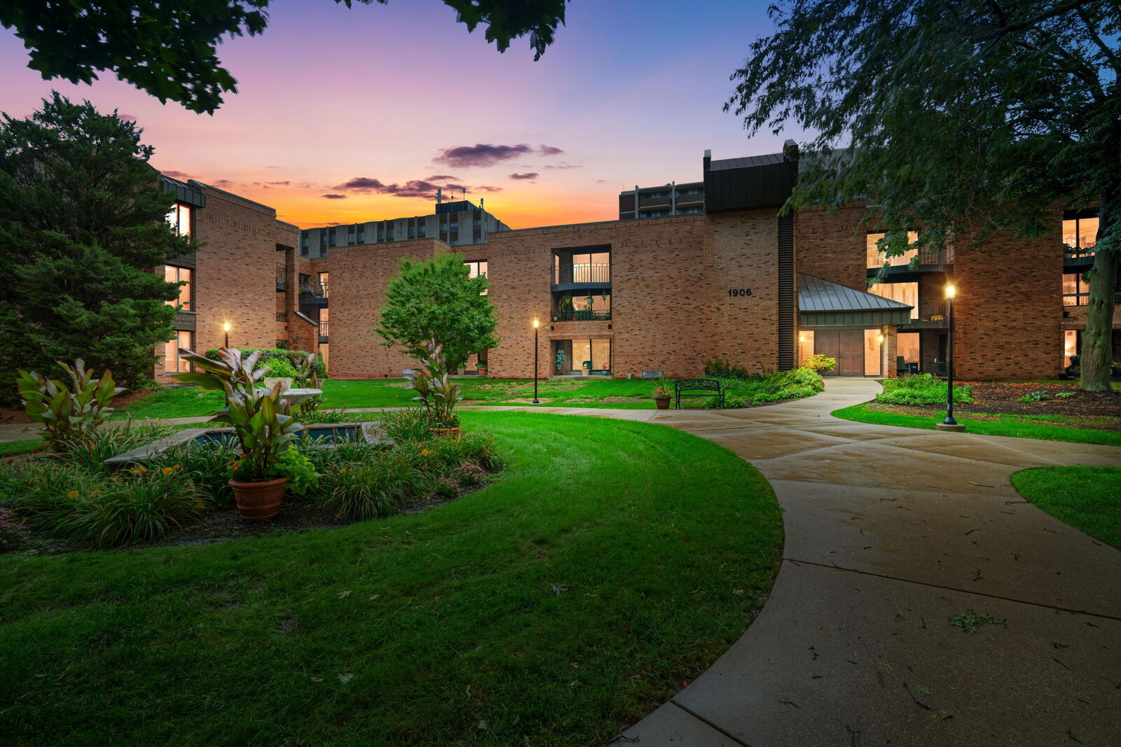 Property Photo: 1906 E Shorewood Blvd WI 53211