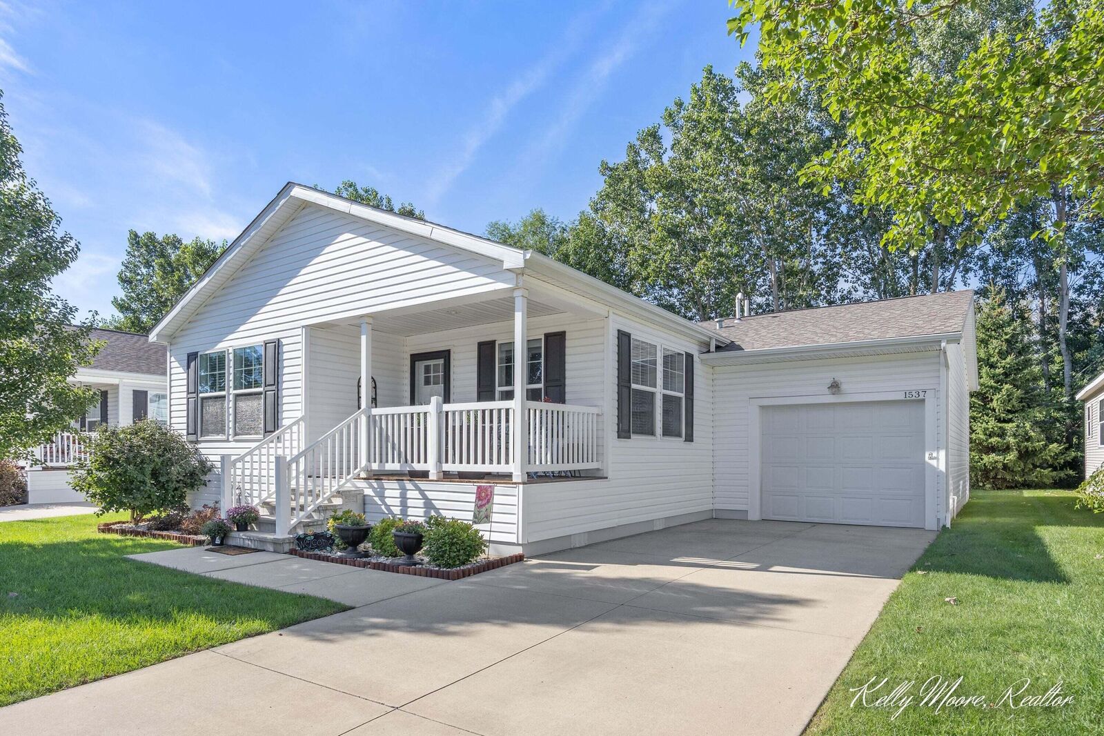 Property Photo: 1537 N Teal Waters Drive MI 49428