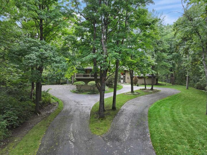Property Photo:  560 Thornmeadow Road  IL 60015 