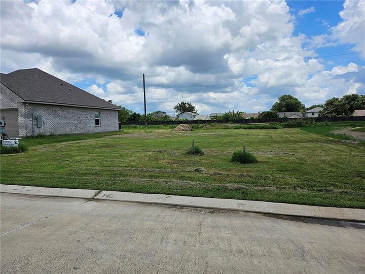 Property Photo:  733 Rue St Michael  LA 70056 