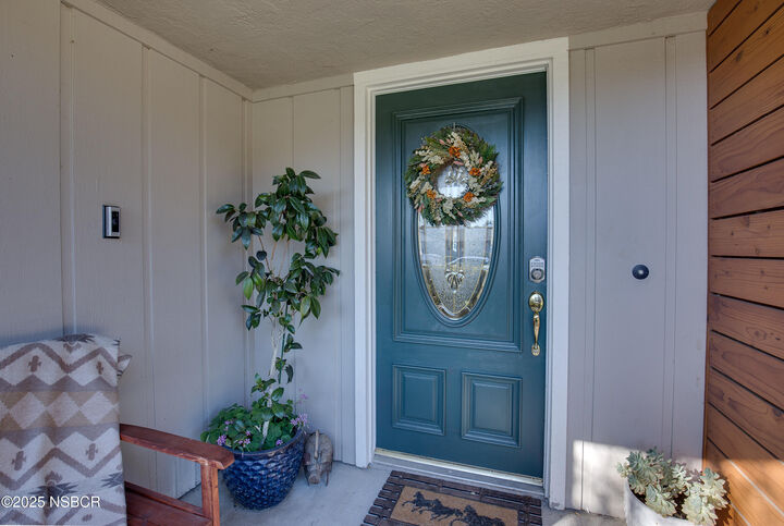 Property Photo: 2119 Holly Lane CA 93463