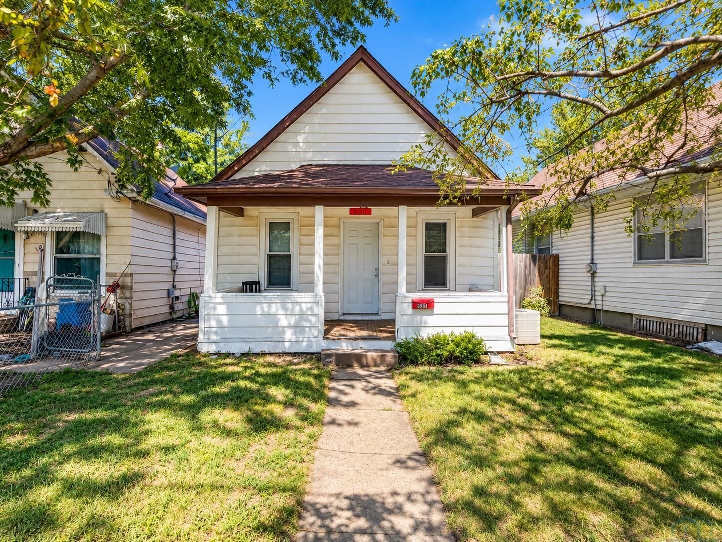 Property Photo: 2611 Dodge Ave IA 51106